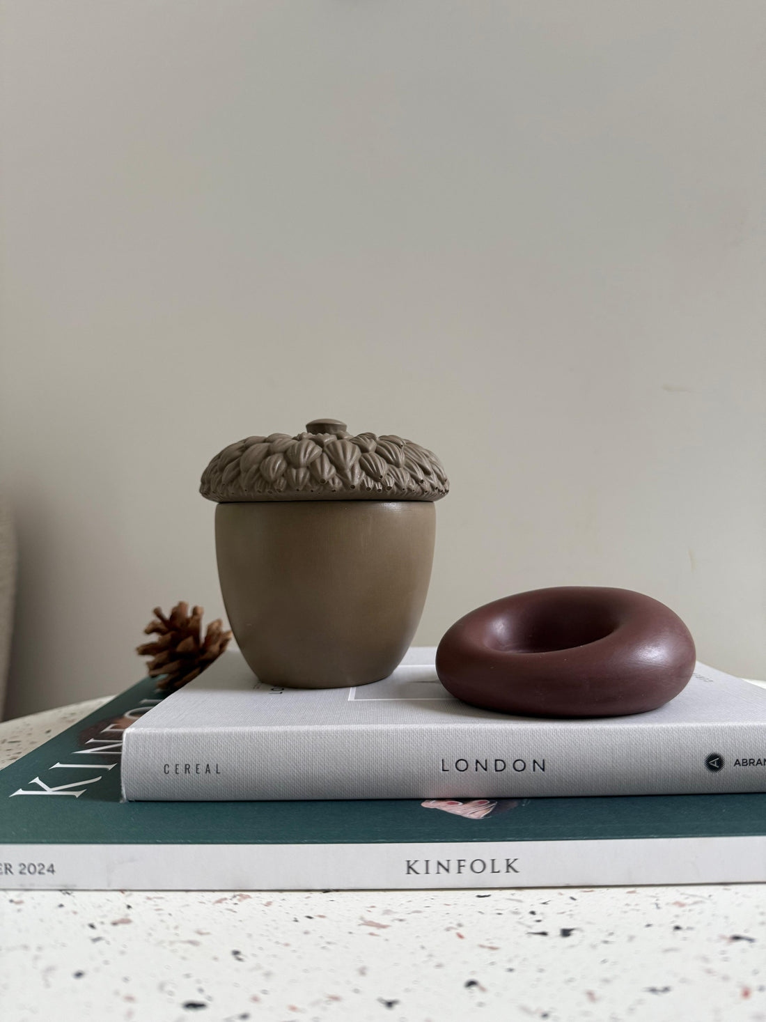 MOSS WOOD ACORN CANDLE