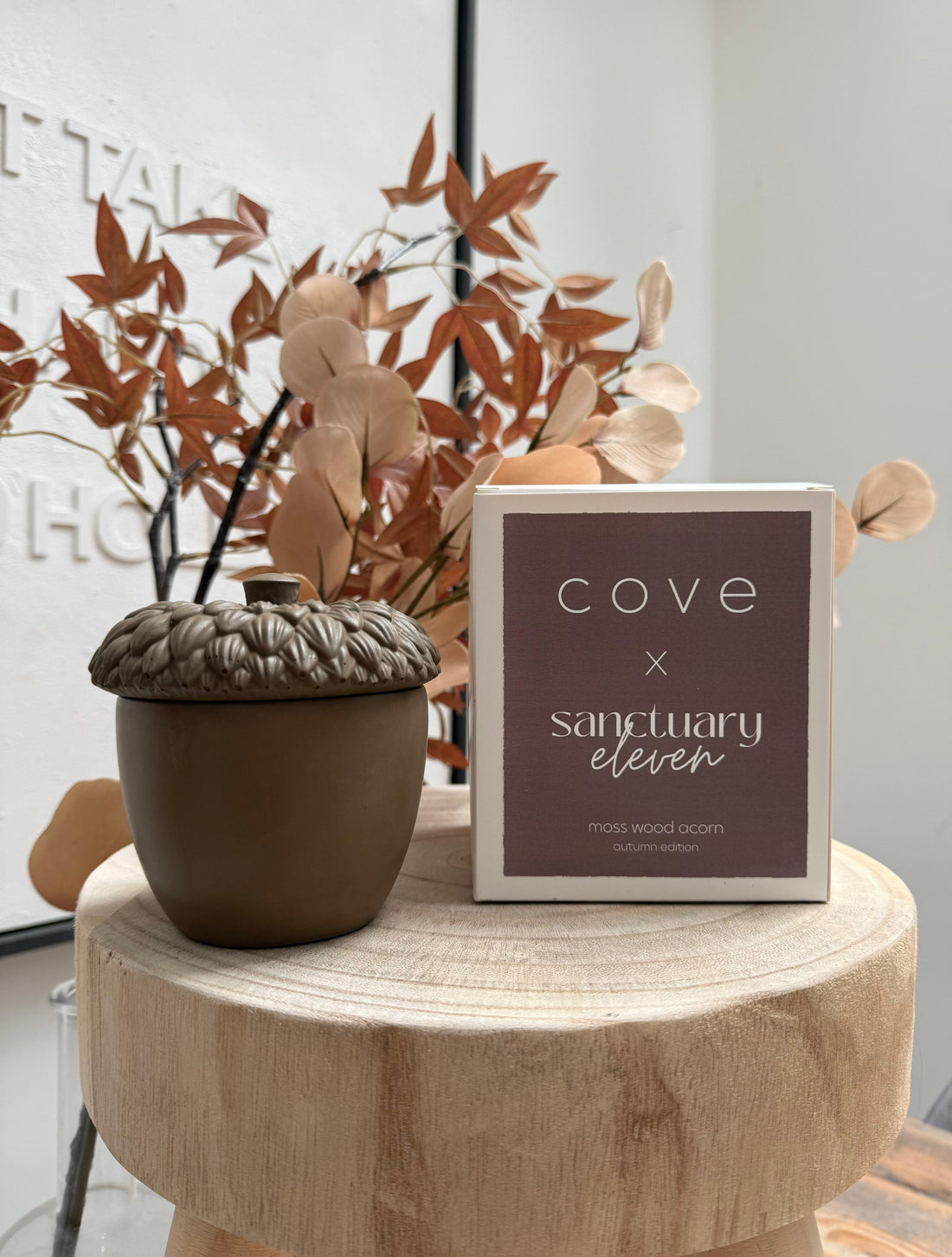 MOSS WOOD ACORN CANDLE
