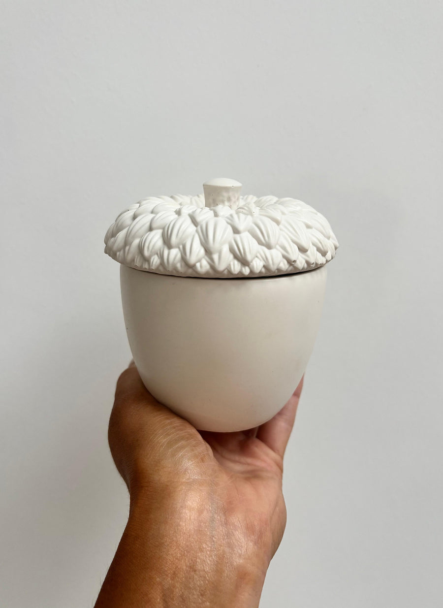 COSY CASHMERE ACORN CANDLE
