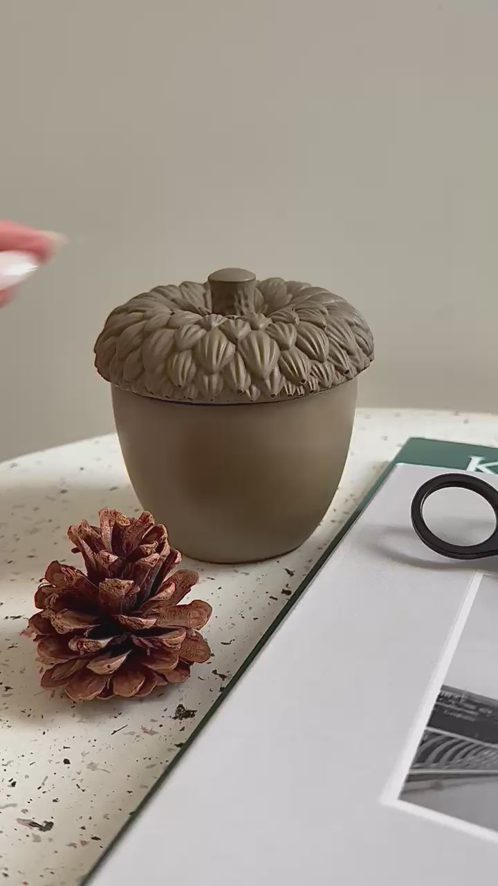 MOSS WOOD ACORN CANDLE